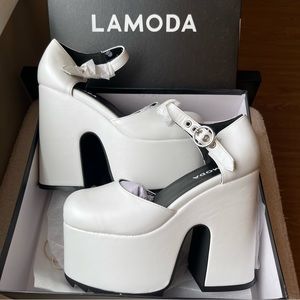 Lamoda Pure Chick Flick Patent Heels